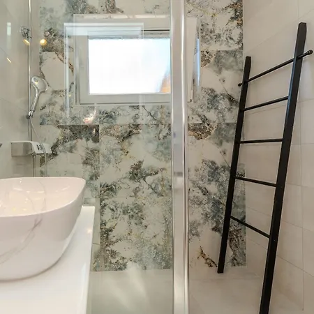 B&d For The Complete Pleasure Of Vacation !heated! Private Pool! Oasis In The Center Of Zadar, 100m From The Sea * Zadar