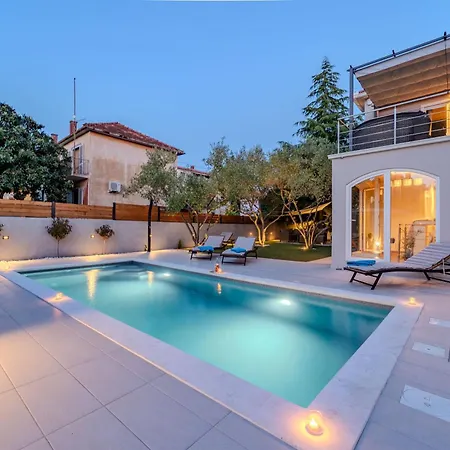 Willa B&d For The Complete Pleasure Of Vacation !heated! Private Pool! Oasis In The Center Of Zadar, 100m From The Sea *