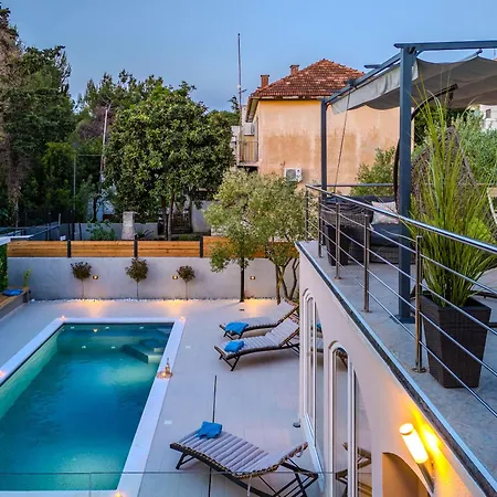 B&d For The Complete Pleasure Of Vacation !heated! Private Pool! Oasis In The Center Of Zadar, 100m From The Sea *