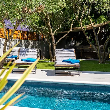 B&d For The Complete Pleasure Of Vacation !heated! Private Pool! Oasis In The Center Of Zadar, 100m From The Sea