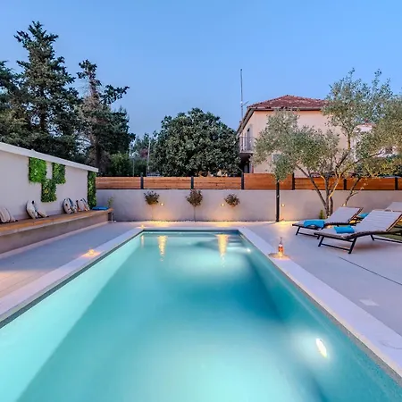 B&d For The Complete Pleasure Of Vacation !heated! Private Pool! Oasis In The Center Of Zadar, 100m From The Sea *