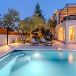 B&d For The Complete Pleasure Of Vacation !heated! Private Pool! Oasis In The Center Of Zadar, 100m From The Sea Βίλα *