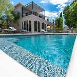 Villa B&d For The Complete Pleasure Of Vacation !heated! Private Pool! Oasis In The Center Of Zadar, 100m From The Sea *