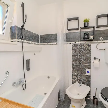 B&d For The Complete Pleasure Of Vacation !heated! Private Pool! Oasis In The Center Of Zadar, 100m From The Sea זאדאר