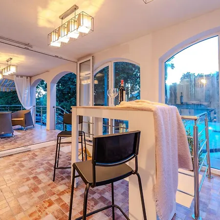 Villa B&d For The Complete Pleasure Of Vacation !heated! Private Pool! Oasis In The Center Of Zadar, 100m From The Sea