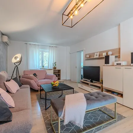 B&d For The Complete Pleasure Of Vacation !heated! Private Pool! Oasis In The Center Of Zadar, 100m From The Sea Villa *