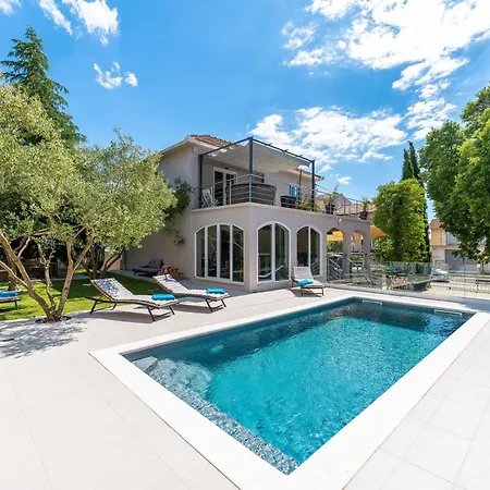 B&d For The Complete Pleasure Of Vacation !heated! Private Pool! Oasis In The Center Of Zadar, 100m From The Sea *