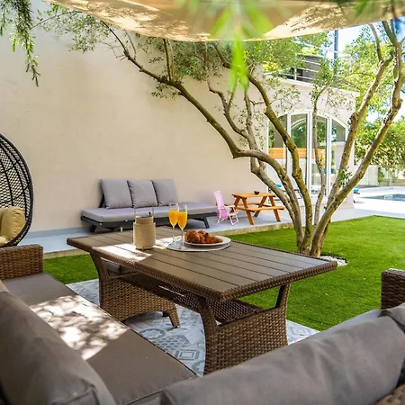 B&d For The Complete Pleasure Of Vacation !heated! Private Pool! Oasis In The Center Of Zadar, 100m From The Sea וילה זאדאר
