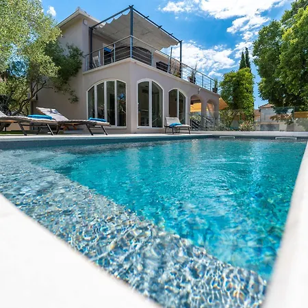 Villa B&d For The Complete Pleasure Of Vacation !heated! Private Pool! Oasis In The Center Of Zadar, 100m From The Sea *