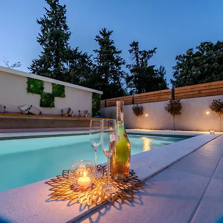 B&d For The Complete Pleasure Of Vacation !heated! Private Pool! Oasis In The Center Of Zadar, 100m From The Sea * Zadar